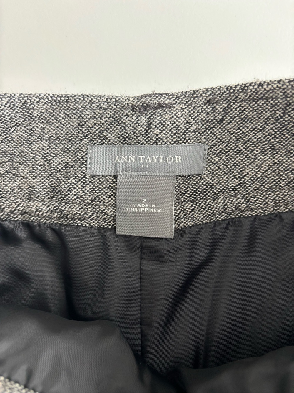 Ann Taylor Gray Herringbone Pencil Skirt - Classic Women’s Skirt Sz 2 - Picture 5 of 9